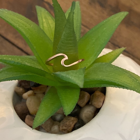 Pura Vida Jewelry - PURA VIDA LIL WAVE RING | ROSE GOLD